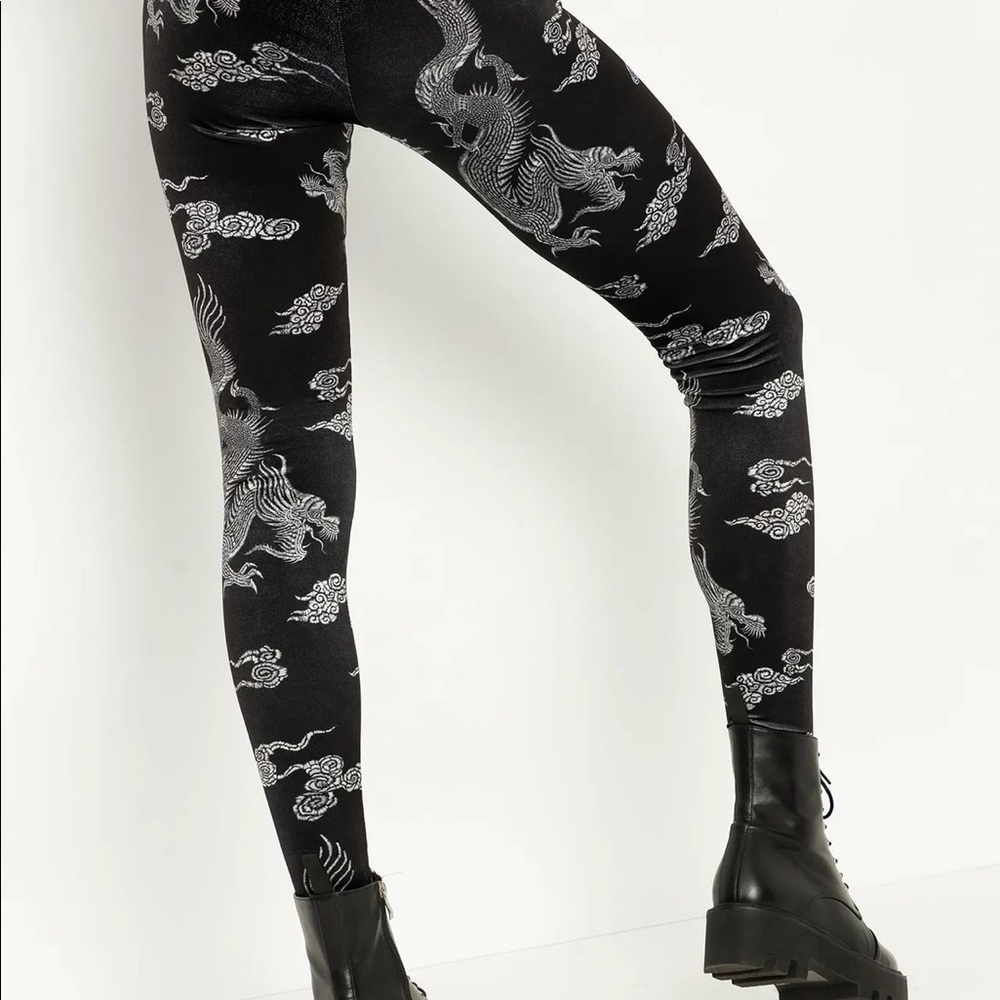 Blackmilk LUCKY DRAGON VELVET HW LEGGINGS - LIMITED XS - Picture 3 of 5